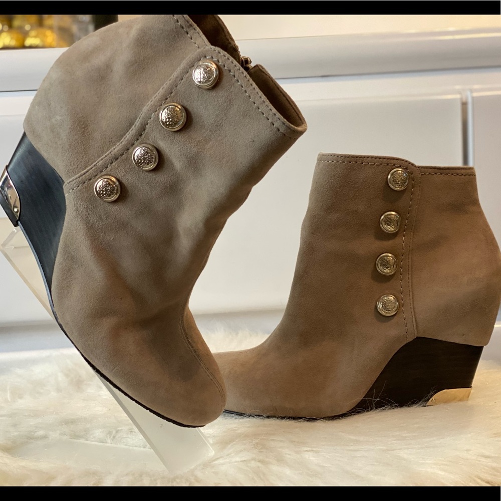 Vince Camuto bootie wedge Women 6 1/2